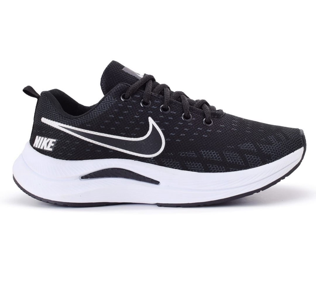 Tênis Nike preto c/ branco