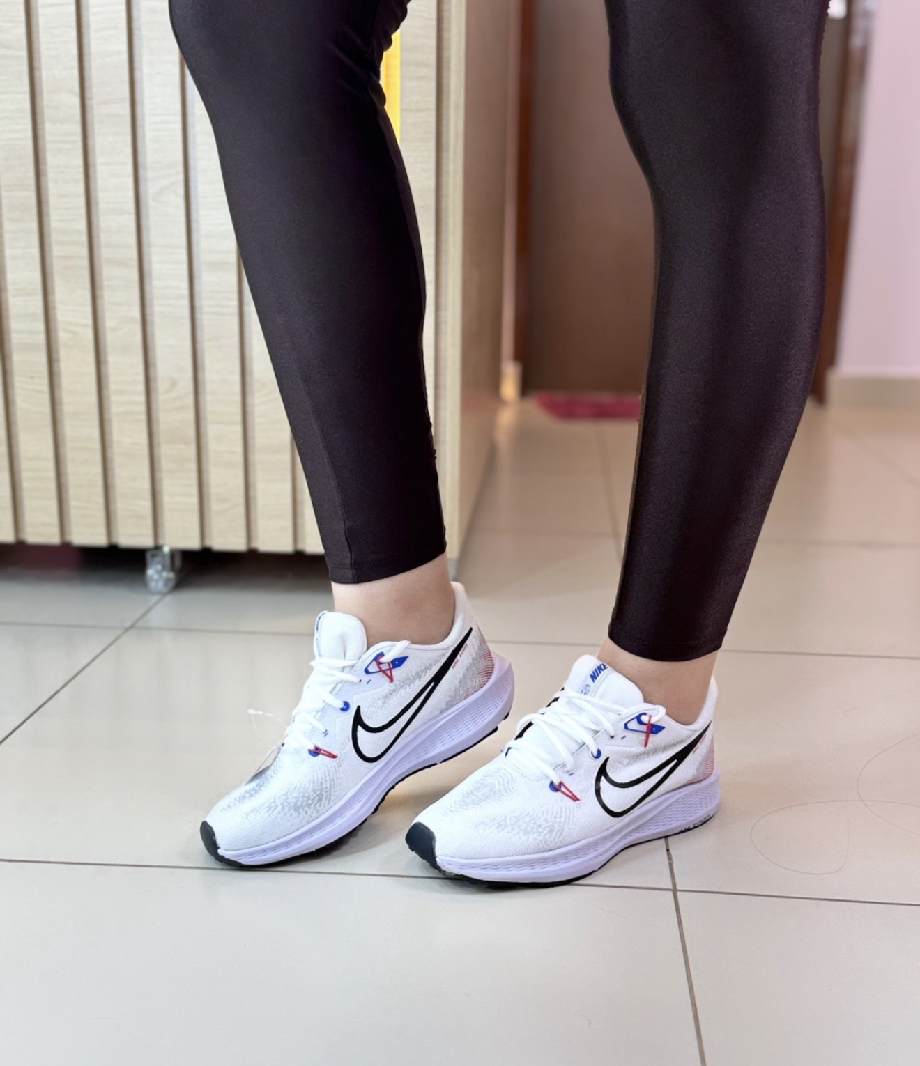 Tênis Nike branco c/ azul