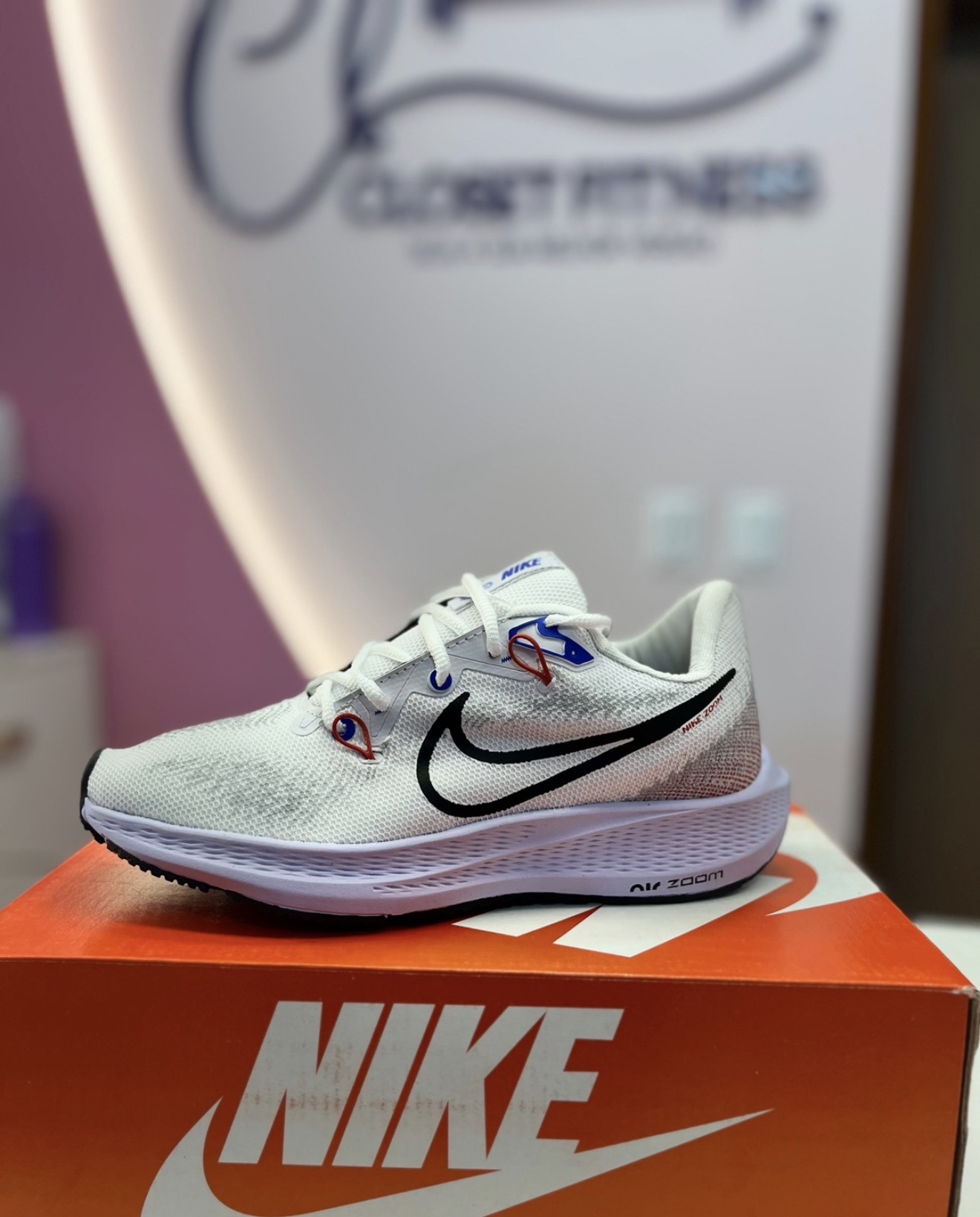 Tênis Nike branco c/ azul