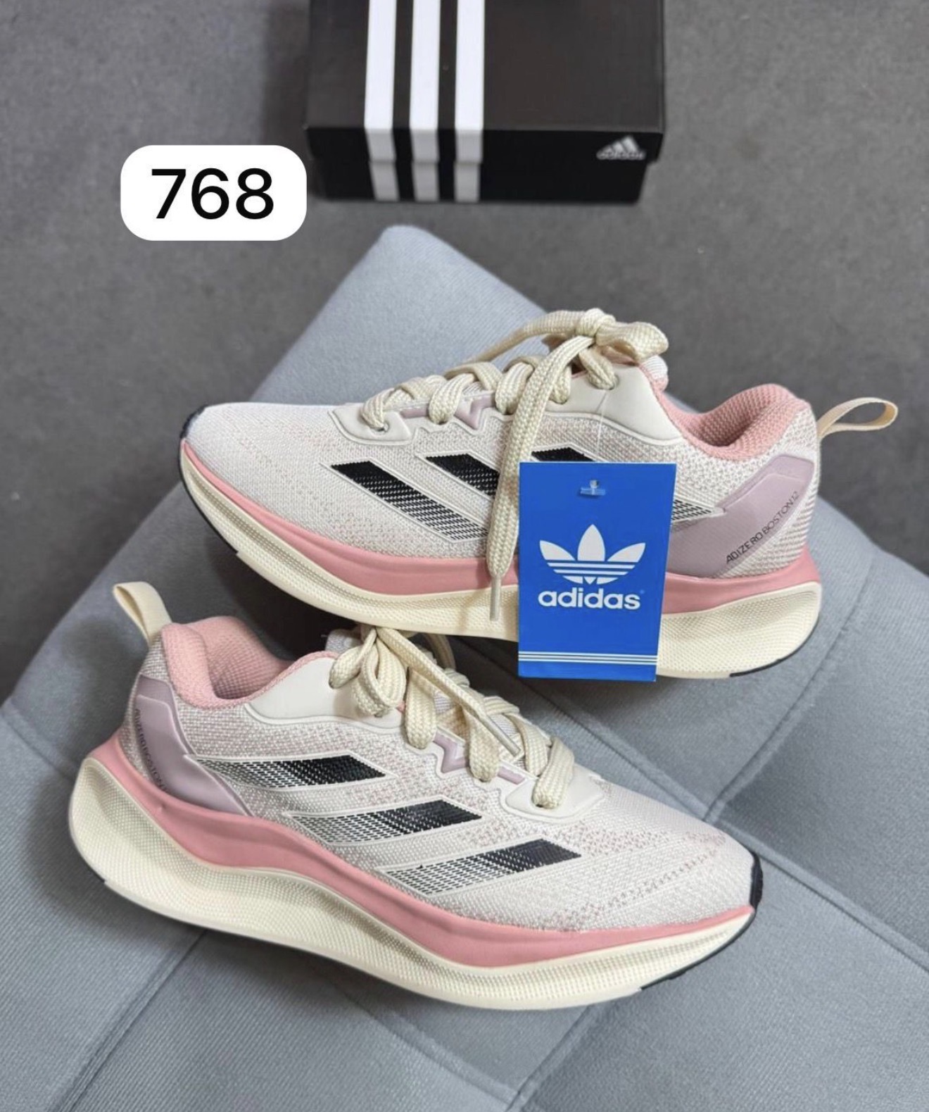 Tênis Adidas off / nude