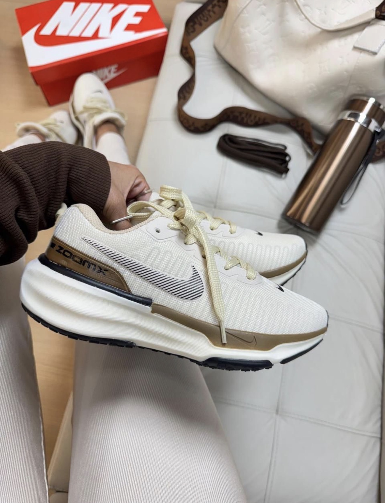 Tênis Nike off / cacau
