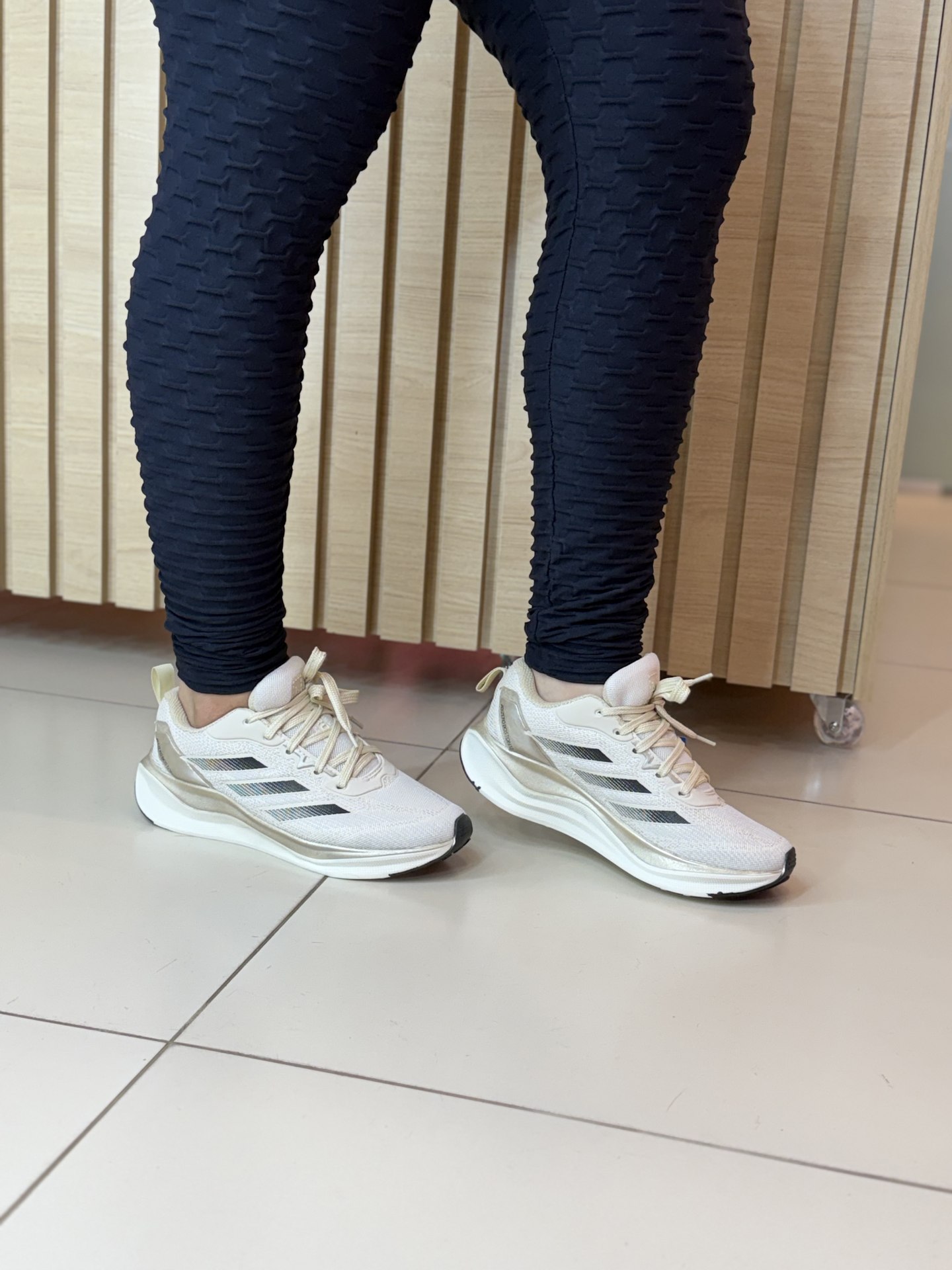 Tênis Adidas Metalic/avela